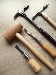 Outils De Tapissier D Ameublement Marteau Garnisseur Marteau Ramponneau Pieds De Biche Maillet En Bois Tapissier Tapissier Garnisseur Tapissier Decorateur
