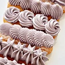 Madcharlotte Ganache Violet Eclairs Avec Un Cremeux Cassis Pastry Desserts Eclairs Organic Wine