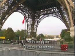 A torre eiffel é uma construção de ferro de 300 metros de altura que foi criada para a exposição atualmente e graças ao auge de paris como destino turístico internacional, a torre eiffel é um dos. La Torre Eiffel En Paris Francia Youtube