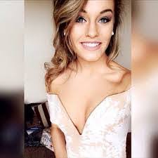 Karen Maroon's Instagram, Twitter & Facebook