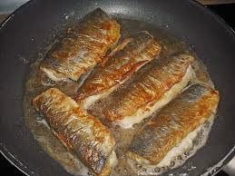 Gebratene Heringsfilets Von Maitre De La Maison Chefkoch Rezept In 2020 Hot Dog Brotchen Hering Rezepte