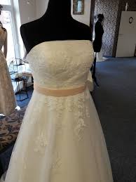 Hochzeitskleid 2 teiler s corsage rock wandelbar creme. Curvy Brautkleid Mit Einem Herrlich Eleganten Look Wandelbar Brautparadies Jordan