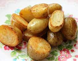 I tempi dipenderanno dalla grandezza delle patate. Patate Novelle Al Forno Dorate E Croccanti Ricetta Facile E Gustosa