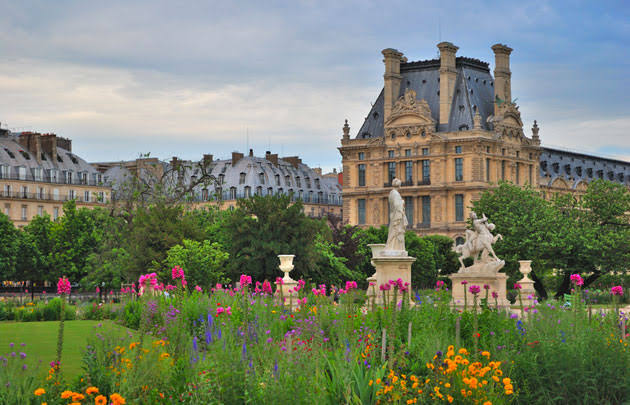 Paris and its attractive places.  Images?q=tbn%3AANd9GcRYNG5BWBGShM9f5AO6Fq4gf_mVdjL-MPGtAClAcXl7hDAsAExV