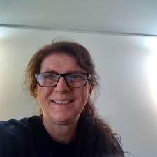 Keri Hassell's Instagram, Twitter & Facebook