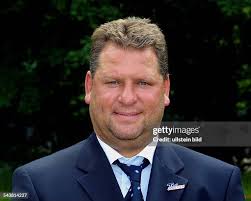 380 Hsv Trainer Frank Pagelsdorf Stock Photos, High-Res Pictures, and  Images