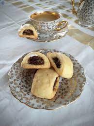 This is a recipe with some ancient roots. Sizilianische Cuccidati Auf Lapatisserie Sizilianische Rezepte Lebensmittel Essen Kochen Und Backen