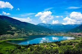 Na području bivše jugoslavije mladica nastanjuje savinju, muru, krku, dravu, savu, unu, sanu, bosnu, vrbas, drinu i njene pritoke. Plavsko Jezero