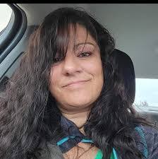 Laura Hummel's Instagram, Twitter & Facebook