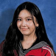 Why do I gradually discover a thrill fact? That is: maknae hyein is always  isolated from other members In front of every camera sight, and there is no  cp name with her.