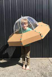 A Quick And Easy Diy Spaceship Costume For Kids Made With Only Cardboard An Umbrella And Makedo Screws Kostum Fasching Weltall Kostum Karton Kostum
