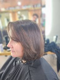 Loving this cute bob , going into the new year looking like a new woman  🩵🩵🩵 Appointments available via telephone 01909 770055 or through  Facebook 🩵 Have a merry Christmas and a