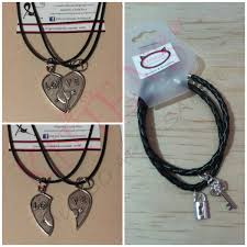 Son unas cadenas de preguntas atrevidas para whatsapp, por lo tanto si conoces a una persona valiente que no tenga miedo a responder a esas. Collar Y Pulsera Para Parejas Kmacr Collares Pulseras Www Facebook Com Kmacr Necklaces Bracelets Necklace Alex And Ani Charm Bracelet