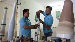 Ketua polis johor baru, mokhtar shariff menegaskan perintah reman telah dikeluarkan kerana menyebarkan 'laporan palsu' kononnya polis telah menyalah gunakan kuasa dalam operasi perobohan sebuah kampung. Cara Membuat Tips Merawat Dan Berapa Harga Kaki Palsu Difabel Tempo Co