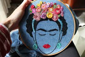 Frida kahlo used fashion to send a highly political statement of mexican identity, national pride and feminism. Hand Embroidery Frida Kahlo Flower Embroidery Designs Simple Embroidery Sashiko Embroidery