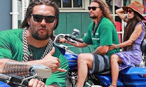 Jason momoa is expected to have a key cameo in the film. Jason Momoa Rides His Tricked Out Harley Davidson With Wife Lisa Bonet Behind Him In Hawaii Daily Mail Online