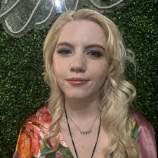 Stephanie Honea's Instagram, Twitter & Facebook