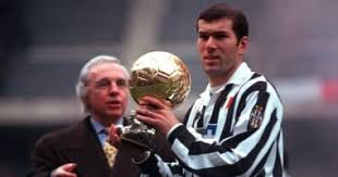 #محمد صلاح #زين الدين زيدان #خواطر #نهائى أوروبا #رضاالبارسى. Ø­ÙƒØ§ÙŠØ§Øª Ù…Ù† Ø¯ÙØªØ± Ø£Ø¨Ø·Ø§Ù„ Ø§Ù„ÙƒØ±Ø© Ø§Ù„Ø°Ù‡Ø¨ÙŠØ© Ø§Ù„Ø£Ø³Ø·ÙˆØ±Ø© Ø²ÙŠØ²Ùˆ ÙŠÙÙˆØ² Ø¨Ø§Ù„Ø¬Ø§Ø¦Ø²Ø© 1998 Ø§Ù„ÙŠÙˆÙ… Ø§Ù„Ø³Ø§Ø¨Ø¹