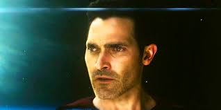 Superman & Lois Star Tyler Hoechlin Reveals the Hardest Part of Playing the  Man of Steel