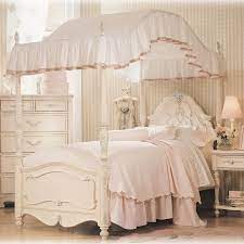 Canopy Beds Through History 35 Bedroom Designs Pouted Com Canopy Bedroom Canopy Bedroom Sets Girls Bed Canopy