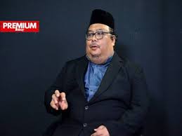 Prinsip kedua yang menekankan aspek kesetiaan kepada raja dan negara meletakkan yang dipertuan agong adalah lambang perpaduan negara kita. Peranan Institusi Raja Semakin Mencabar