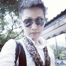 買各種外接硬碟，WD、Seagate、Toshiba各家大廠輪流買（分散風險），照日期時間整理，直接在硬碟上用麥克筆寫日期、年份，滿了就再買一顆，硬碟不帶出門，放防潮箱裡保存，擔心意外的話，同時備份兩顆，硬碟的單價會逐年越來越便宜，儲存成本也會越來越低！