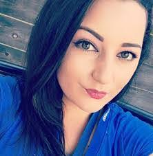 Amber Neely's Instagram, Twitter & Facebook