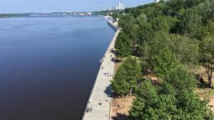 Он тут появился в 1995 году. Naberezhnaya V Permi Glavnye Pamyatniki Na Beregu Kamy