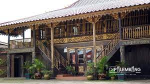 Rumah adat bubungan lima sejatinya merujuk pada atap dari rumah panggung tersebut. Rumah Adat Palembang Rumah Limas Di Palembang