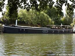 Visite D Une Peniche Comme Une Maison Peniche Grande Baignoire Quai De Seine