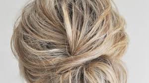 Chignon de danseuse, chignon noeud, chignon banane, chignon flou, chignon tresse, chignon romantique… la folie du chignon s'est emparé des salons de coiffure, il se décline aujourd'hui à toutes les modes et à tous les styles ! Invitee A Un Mariage 12 Idees De Coiffures Parfaites Pour L Occasion