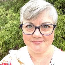 What's the best antidote to isolation? Community. But what happens when  you're surrounded by people—and still feel alone? Last year, I felt what I  now call 'triple isolation': 💼 HR Leadership is… |