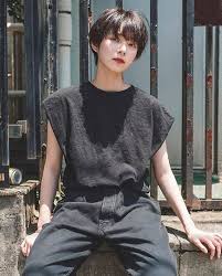 ハンサムショートのヘアスタイル ヘアアレンジ 髪型20選 前髪あり 前髪なし パーマ 黒髪別で紹介 lala magazine 紳士 あなたは見ます ずっと あなた自身の髪スタイルの男性的であなたの顔は比例します 一度あなた それを言ってください 追いつ アジア人