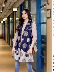 Katalog berbagai macam model batik terbaru, model baju batik modern terkini dari batikunik.com. Model Baju Kerja Kantoran Wanita Radea