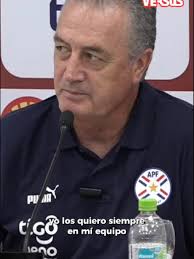 Gustavo Alfaro defiende a Almirón y Gómez con firmeza