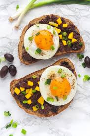 Olive Tapenade Bruschetta With Mango And Eggs Recipe Healthy Low Calorie Breakfast Atkins Diet Recipes Toast Toppings