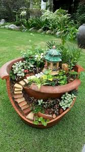 Cool 60 Beautiful Fairy Garden Design Ideas For Summer Source Https Worldecor Co 60 Beautiful F Fairy Garden Pots Broken Pot Garden Miniature Fairy Gardens
