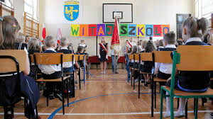 Zmora dla uczniów (nauczyciele też się nie cieszą z końca wakacji). Pierwszy Dzien Szkoly 2019 O Ktorej Rozpoczecie Roku Szkolnego