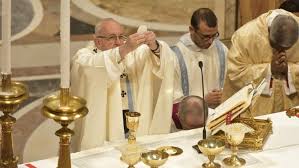 Rocznicę urodzin papieża wojtyły, sprawowana przy ołtarzu św. Papiez Franciszek Musimy Odnowic Zadziwienie Bogiem Vatican News
