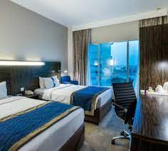 Business guests enjoy the free breakfast. Hotelbilder Hotel Holiday Inn Express Jumeirah Dubai Holidaycheck
