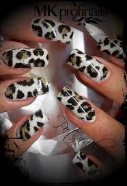 White Cheetah Or Leopard Nails Solid White Nails Single Transparent Application Of Gold Glitter Polish Dark Brown Or Black Rando Pinke Nagel Nagelbilder Und Nageldesign