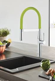 Grohe Essence Grohflex Die Schicke Kuchenarmatur Bietet Ihnen Formschone Flexibilitat Der Biegsame Und Ausziehbare Schlau Kuchenarmatur Kuchenarmaturen Kuche