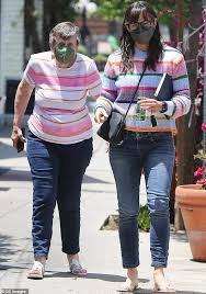 Jennifer garner stepped out for a flower run in los angeles on july 25. Jennifer Garner And Her Mother Patricia Don Matching Striped Sweaters In La Geeky Craze