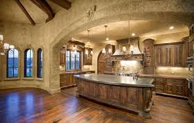 Natural Tuscan Inspired Kitchen With Island Mediterranean Kitchen Tuscan Style Homes Tuscan Kitchen Tuscan House