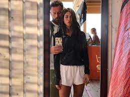 Η κούκλα παρουσιάστρια του vice έχει κάποιες πολύ ενδιαφέρουσες φωτογραφίες στο instagram instyle.gr 13/09/2017 @ 11:49:44 Dafnh Karabokyrh Kosmas Koymianos Pantreyontai H Apokalypsh Egine Sta Social Media