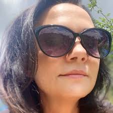 💪 Lek. Małgorzata Ziółkowska, zastępca kierownika Oddziału Chirurgii  Ogólnej, Małoinwazyjnej i Bariatrycznej w Uniwersytecki Szpital Kliniczny w  Opolu, objęła funkcję konsultant wojewódzkiej w dziedzinie chirurgii  ogólnej. 👇📸 Na zdjęciu z dyrektor ...