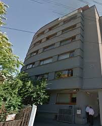 Vand casa vila, compusa din 3 cladiri fiecare cu intrare separata din strada, casa principala 320 mp, casa 90 mp inchiriata plus hala de productie si birouri inchiriata, teren liber inca 300 mp, merita vazuta ideal investitie La PreÈ› Mic Stil Clasic Vandut In ToatÄƒ Lumea Jean Louis Calderon Bizsuport Ro