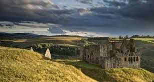 Terra selvaggia e riottosa, piccola ma piena di artisti, merita di essere scoperta. Cosa Vedere In Scozia Tour Tra Citta Castelli E Highlands