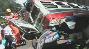 Dirigente indígena defiende las protestas en guatemala. Mortal Accidente De Autobus En Guatemala Noticiero Univision Youtube