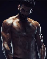 Shirtless Bollywood Men Disha Patani And Aditya Roy Kapur In Malang Aditya roy kapoor‏ @adityaroykapoor 14 iyun. disha patani and aditya roy kapur in malang